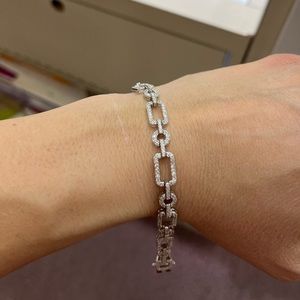 Beautiful Sterling Silver bracelet with Swarovski stone!